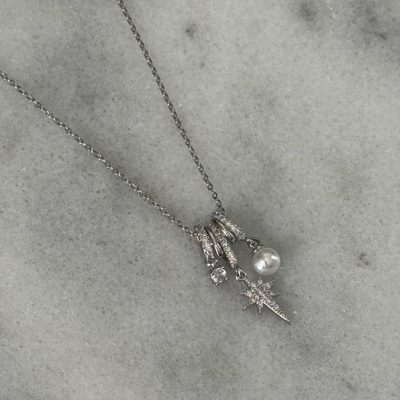 Modest Lu Jewelry - Silver Star Burst Crystal Pearl Charm Necklace 

Brand New

Stainless Steel